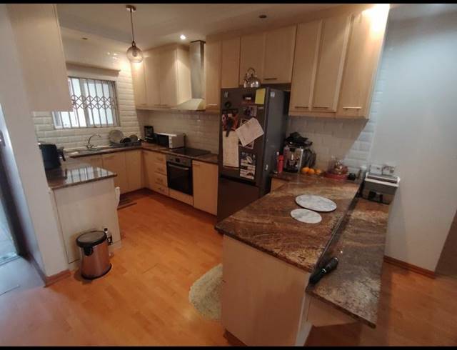 3 BEDROOM TOWNHOUSE FOR SALE IN SUNNINGDALE
